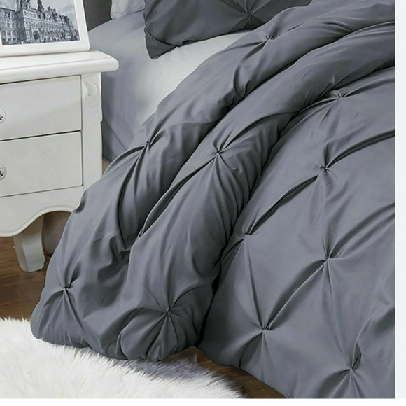 FULL Luxurious Comforter Pintucked Pleat Comforter Dark Gray/Charcoal FULL - Picture 2 of 4